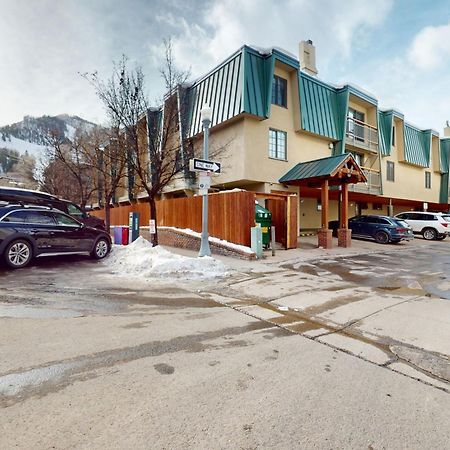 Downtown Beauties Villa Aspen Luaran gambar